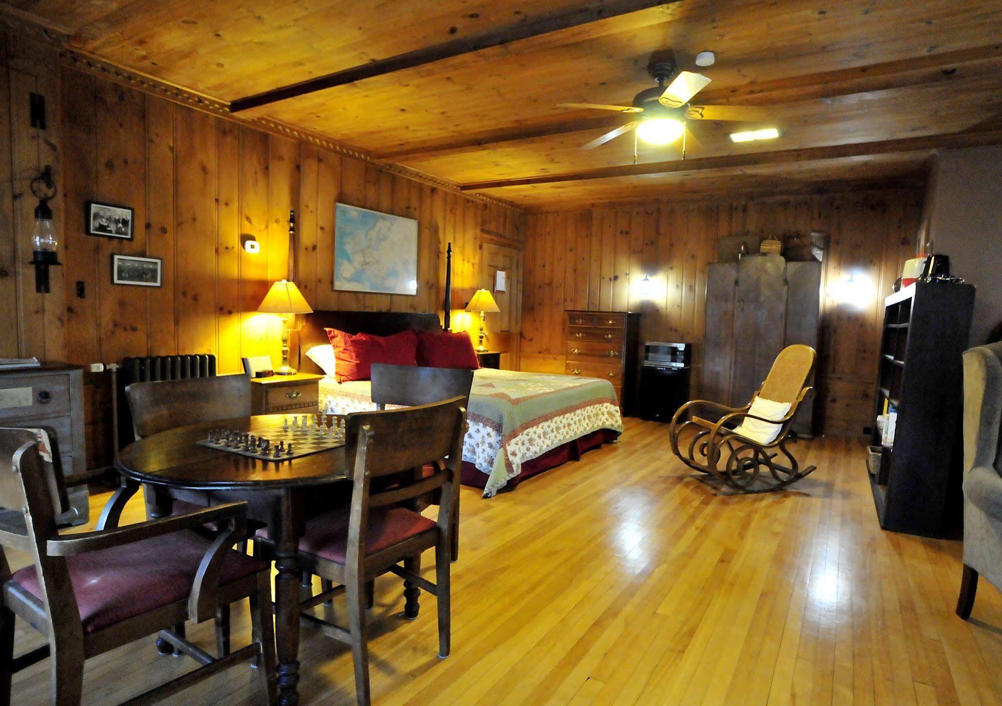 The Brewster Inn Dexter エクステリア 写真